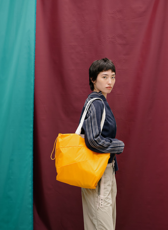 Susan Bijl Susan Bijl - the new trash bag medium - mono arise Susan Bijl Susan Bijl - the new trash bag medium - mono arise