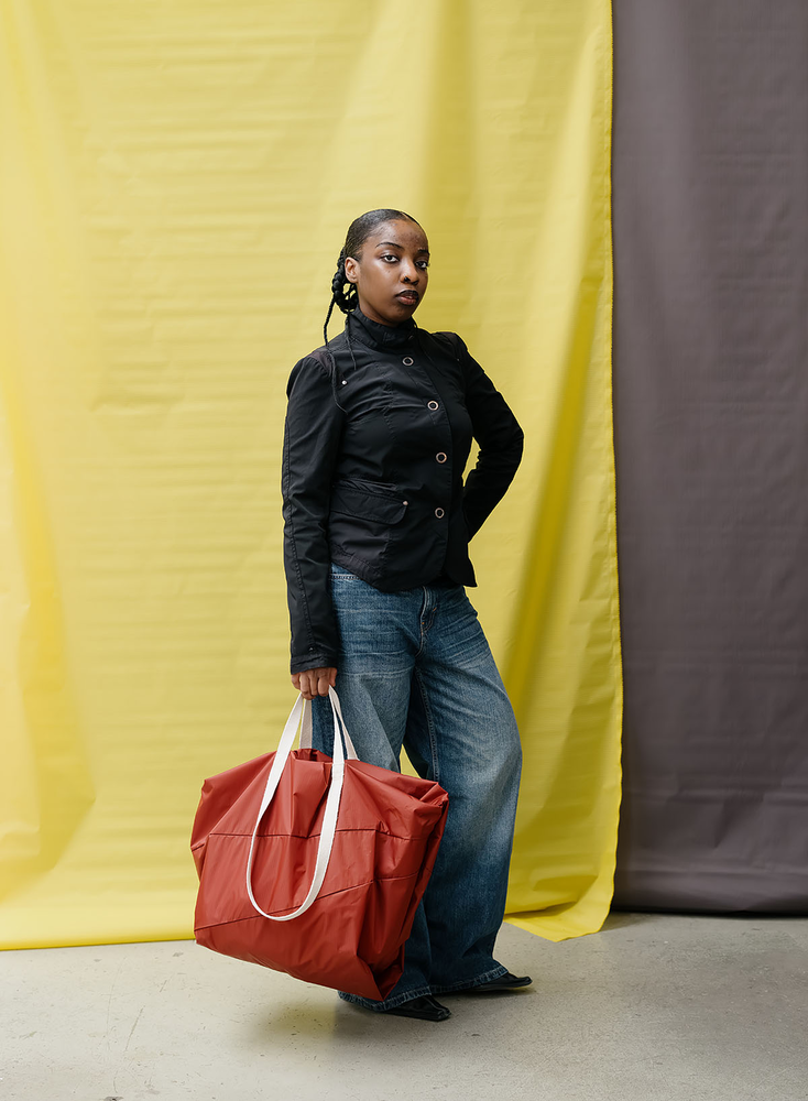 Susan Bijl Susan Bijl - the new trash bag large - mono oxyde