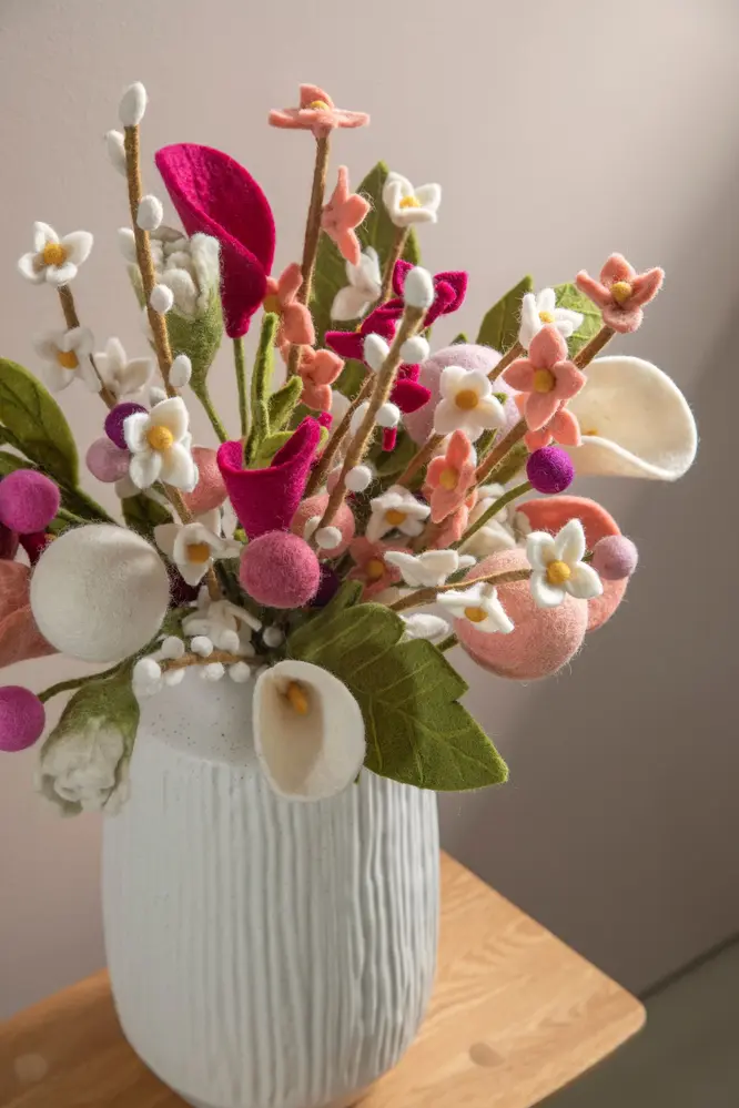 Gry & Sif Gry & sif - bloem craspedia (3 cm) - bright pink Gry & Sif Gry & sif - bloem craspedia (3 cm) - bright pink