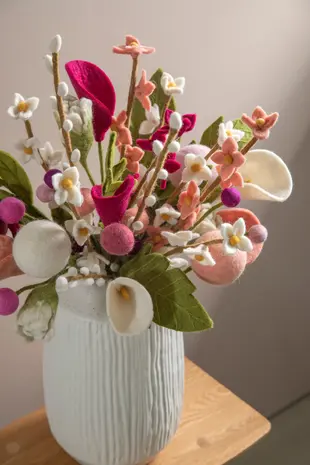 Gry & Sif Gry & sif - bloem craspedia (3 cm) - bright pink Gry & Sif Gry & sif - bloem craspedia (3 cm) - bright pink