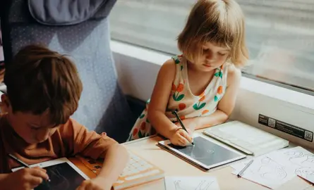 Op vakantie met kinderen? Dit speelgoed maakt de reis een stuk leuker
