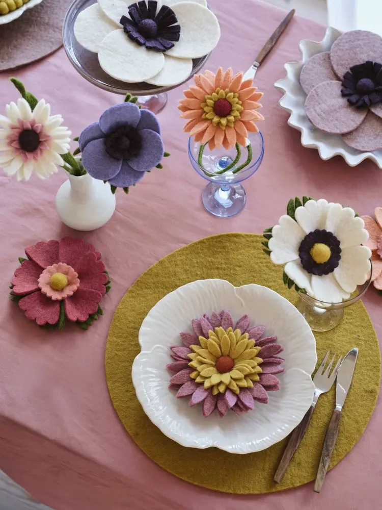 Gry & Sif Gry & sif - muurdecoratie autumn anemone - wine red Gry & Sif Gry & sif - muurdecoratie autumn anemone - wine red
