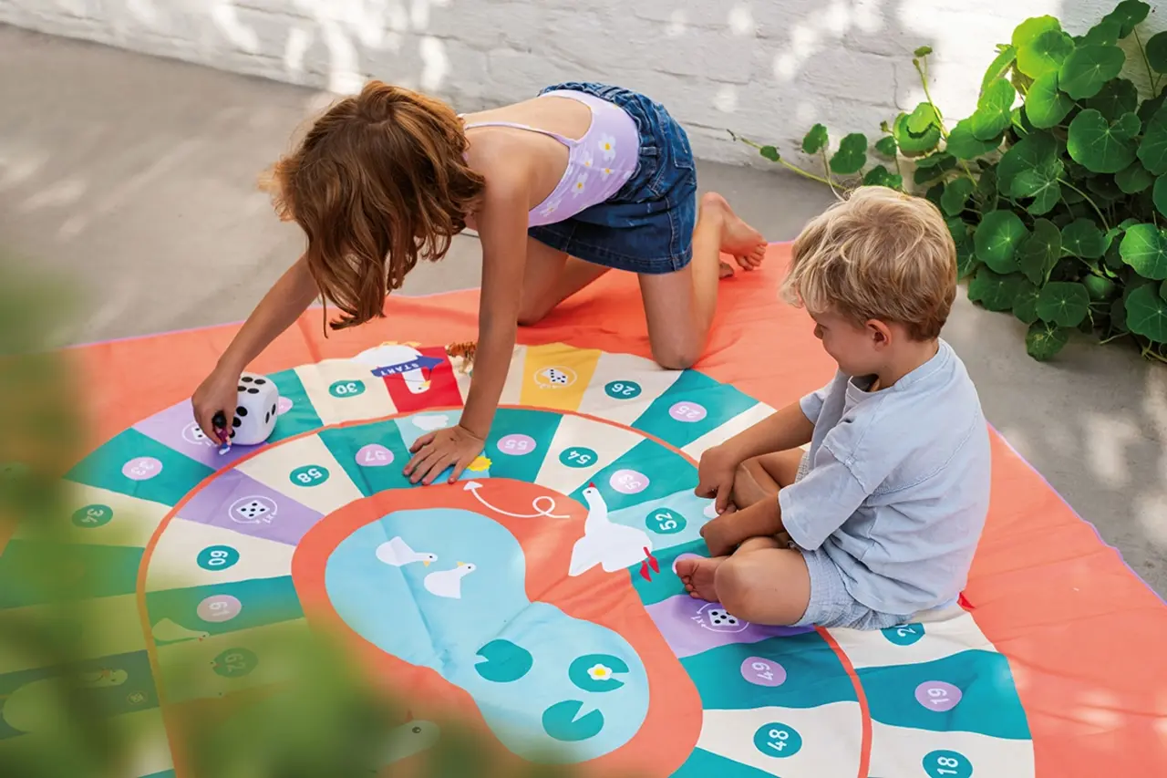 Quut Quut - playtowel XL - ganzenbord Quut Quut - playtowel XL - ganzenbord