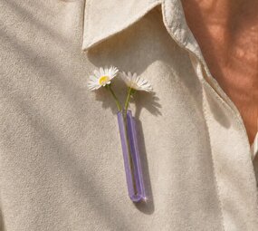 Muurbloempjes Muurbloempjes - bloemenbroche - purple