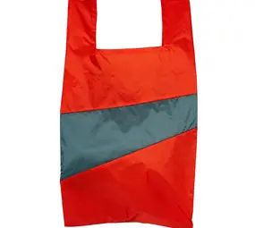 Susan Bijl Susan Bijl - the new shopping bag large - red alert & pine Susan Bijl Susan Bijl - the new shopping bag large - red alert & pine
