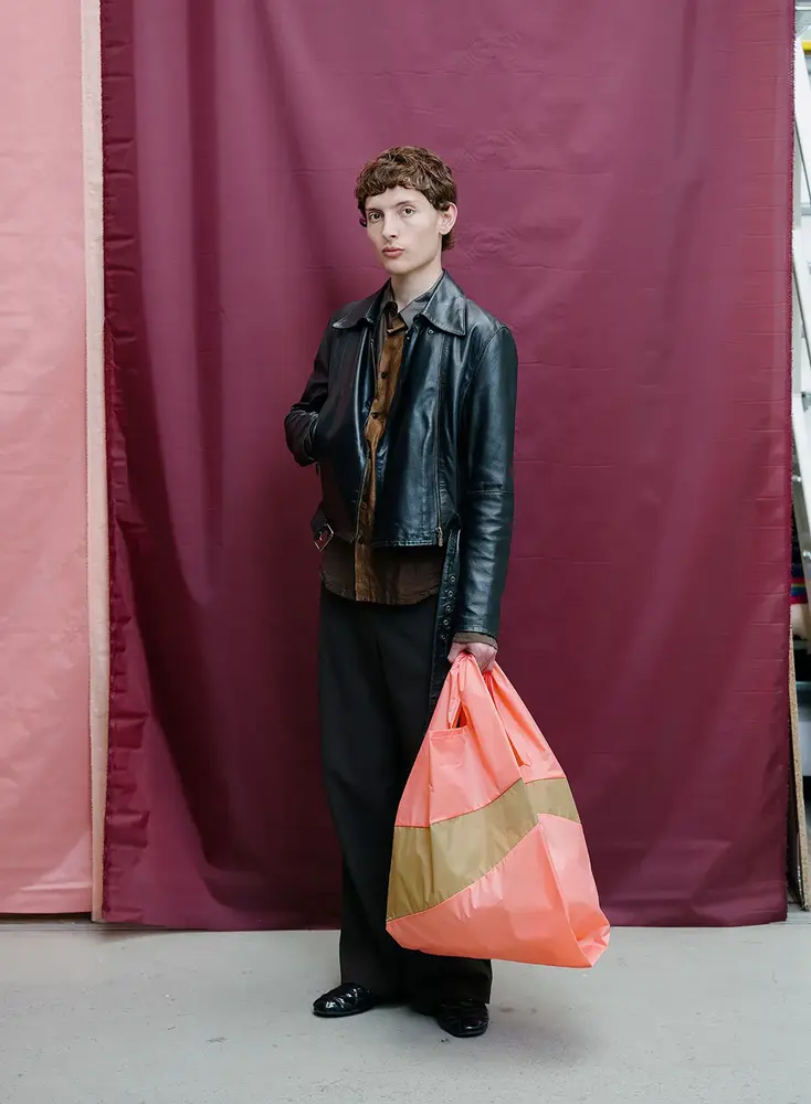 Susan Bijl Susan Bijl - the new shopping bag large - coral & moss Susan Bijl Susan Bijl - the new shopping bag large - coral & moss