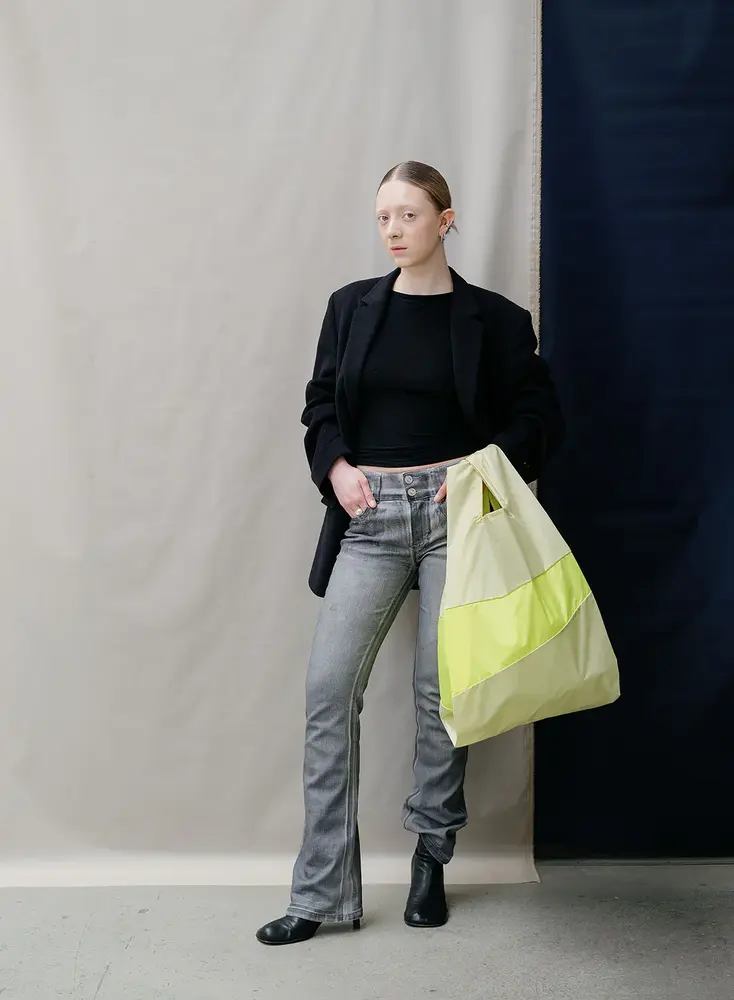 Susan Bijl Susan Bijl - the new shopping bag large - joy & fluo yellow Susan Bijl Susan Bijl - the new shopping bag large - joy & fluo yellow