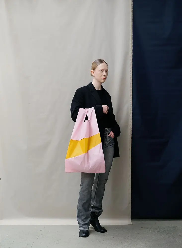 Susan Bijl Susan Bijl - the new shopping bag large - pale pink & lino Susan Bijl Susan Bijl - the new shopping bag large - pale pink & lino