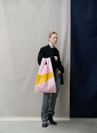 Susan Bijl Susan Bijl - the new shopping bag large - pale pink & lino Susan Bijl Susan Bijl - the new shopping bag large - pale pink & lino