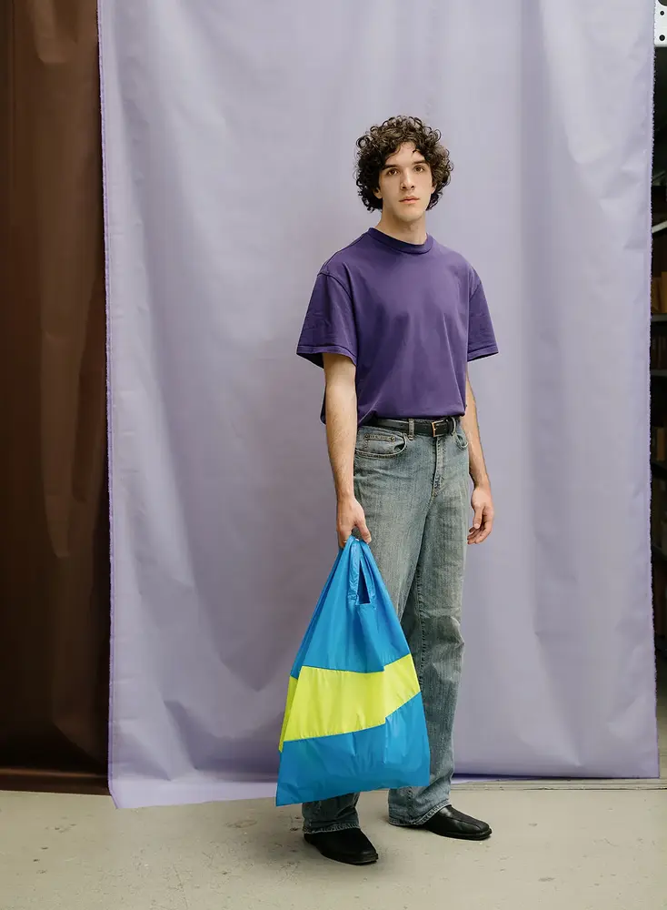 Susan Bijl Susan Bijl - the new shopping bag large - wave & fluo yellow Susan Bijl Susan Bijl - the new shopping bag large - wave & fluo yellow