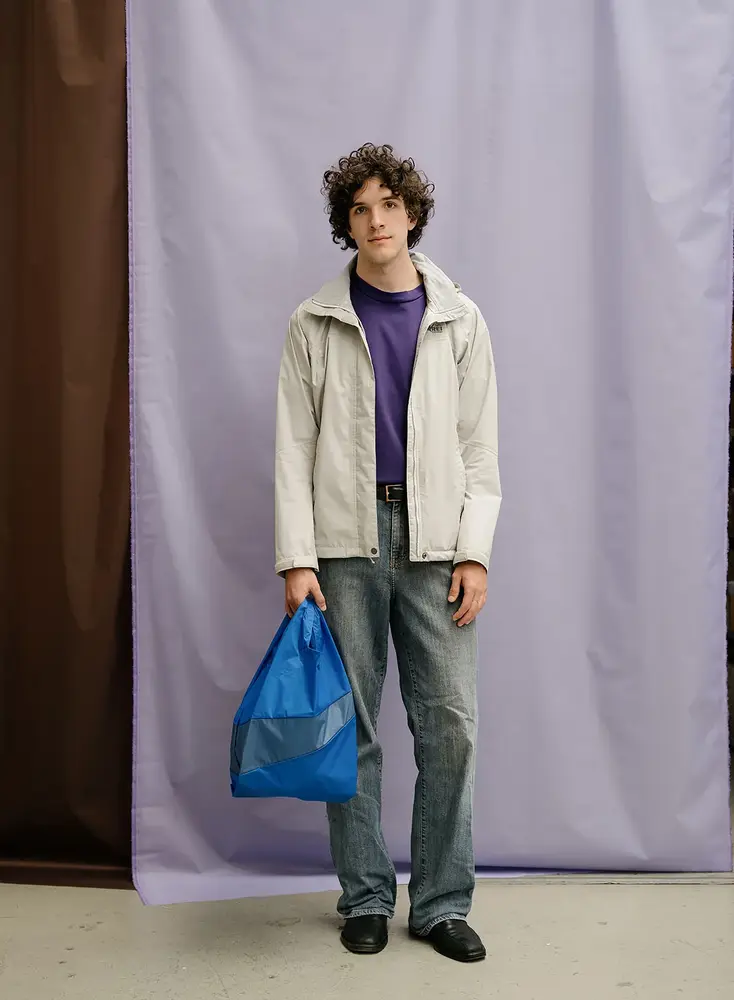 Susan Bijl Susan Bijl - the new shopping bag medium - blue & dark patrol Susan Bijl Susan Bijl - the new shopping bag medium - blue & dark patrol