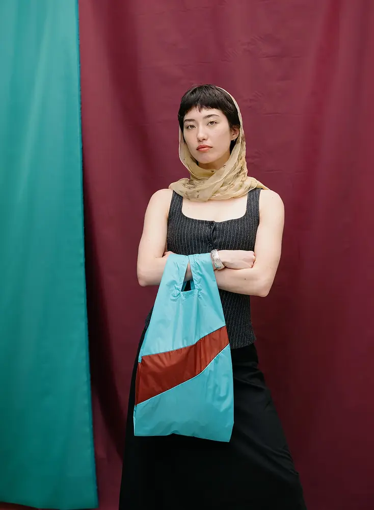 Susan Bijl Susan Bijl - the new shopping bag medium - drive & oxide Susan Bijl Susan Bijl - the new shopping bag medium - drive & oxide