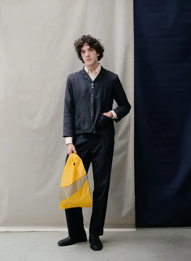 Susan Bijl Susan Bijl - the new shopping bag medium - reflect & clay Susan Bijl Susan Bijl - the new shopping bag medium - reflect & clay