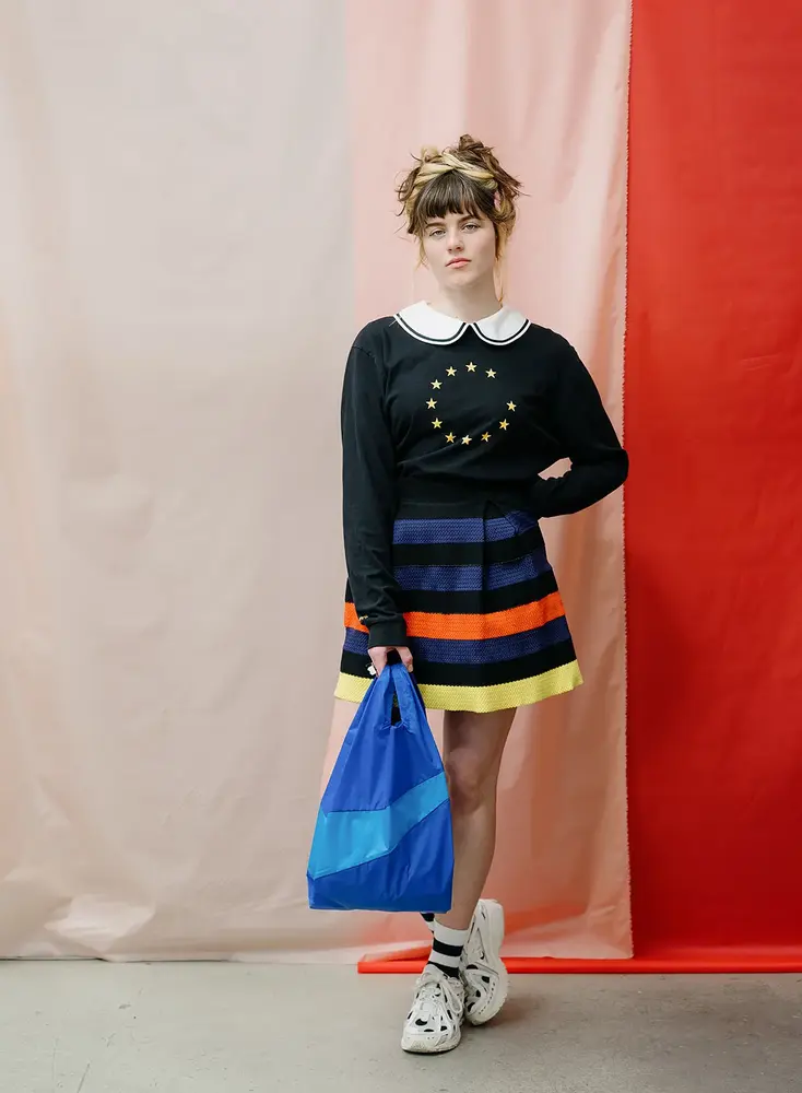Susan Bijl Susan Bijl - the new shopping bag medium - yves & wave Susan Bijl Susan Bijl - the new shopping bag medium - yves & wave