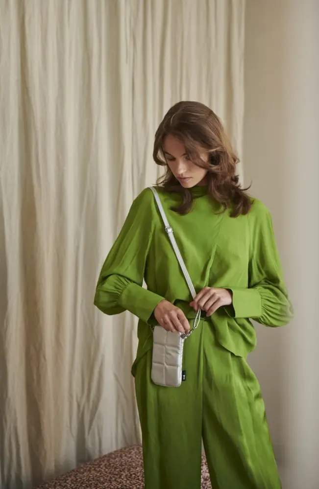 Tinne+Mia Tinne+Mia - luce puffy phone pouch - silvery Tinne+Mia Tinne+Mia - luce puffy phone pouch - silvery