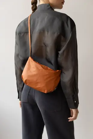 Tinne+Mia Tinne+Mia - cross body feel good baggy - adobe Tinne+Mia Tinne+Mia - cross body feel good baggy - adobe