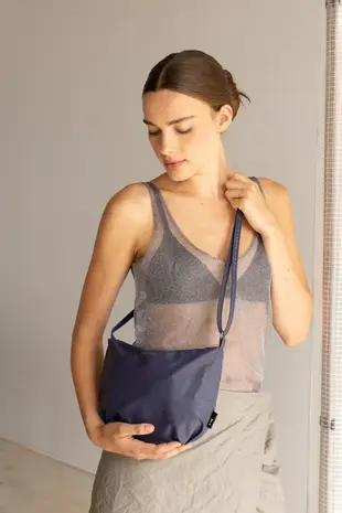Tinne+Mia Tinne+Mia - cross body feel good baggy - graystone Tinne+Mia Tinne+Mia - cross body feel good baggy - graystone