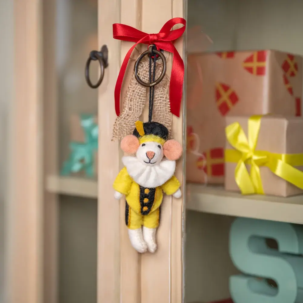 Sjaal met verhaal Sjaal met verhaal - hanger - pietermuis geel