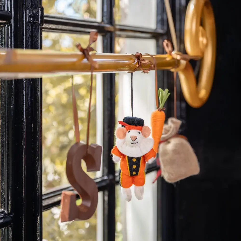 Sjaal met verhaal Sjaal met verhaal - hanger - pietermuis oranje