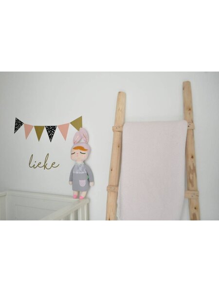 Muursticker vlaggen peach, gold, en black dots