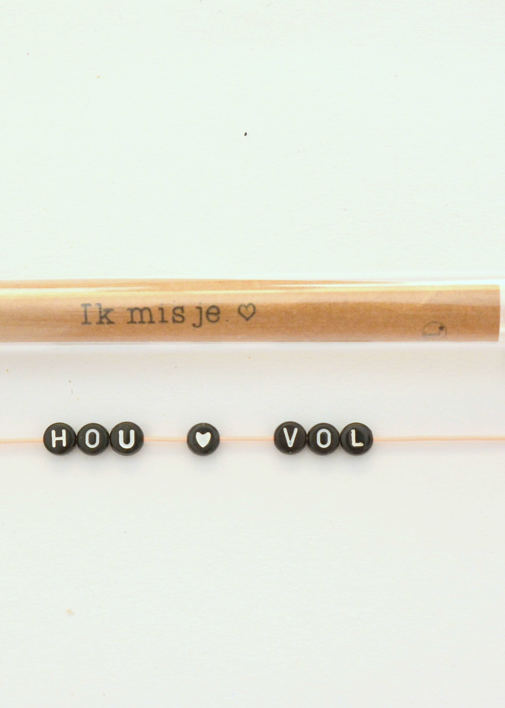 Letterarmbandje zwart met witte letters