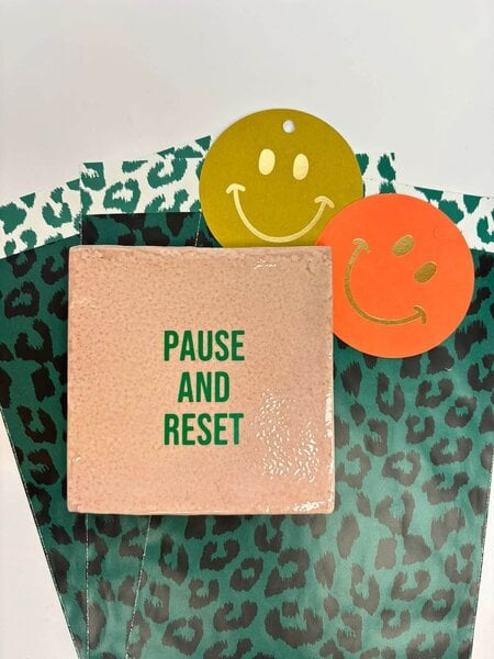 Tegeltje  Pause and reset