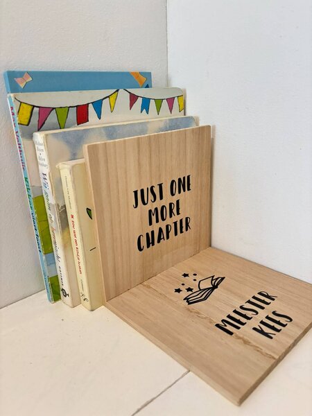 Boekensteun met naam