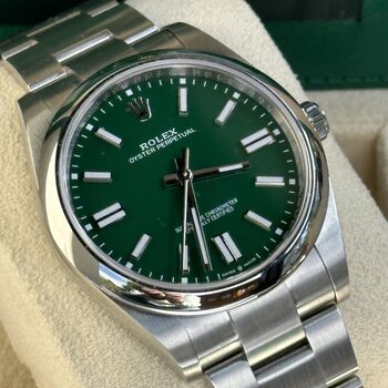 Rolex Oyster Perpetual 124300 2024, Eu, grün, green, ungetragen, unworn, B&P