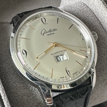 Glashütte Original Sixties Panoramadatum, 2024, ungetragen, Eu, Box & Papers, 23947010204