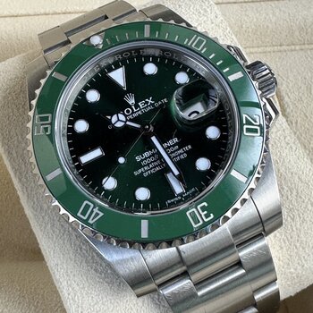Rolex Submariner Date 116610 LV, near mint