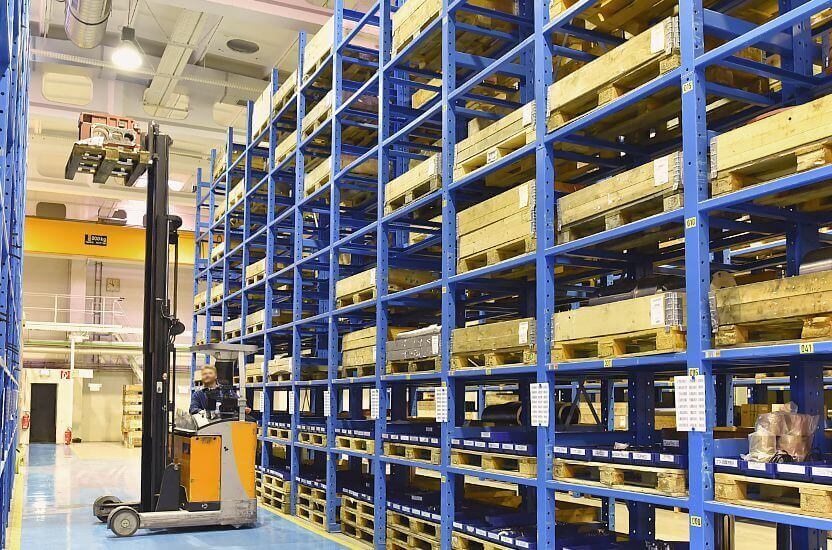 Palettes bois sur racks