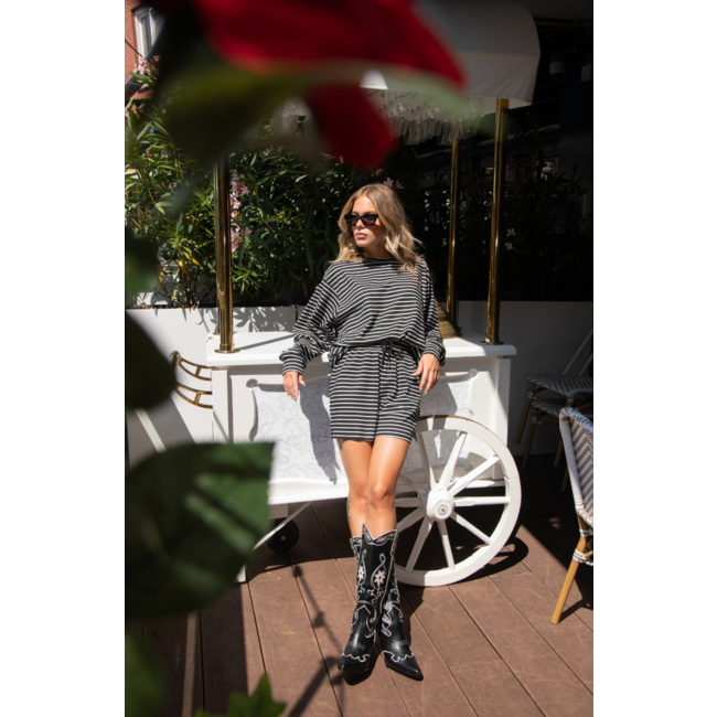 Studio Amaya Kick Short Multi Print