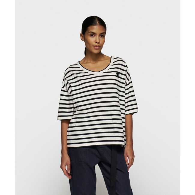 10Days boxy v-neck tee ecru/black