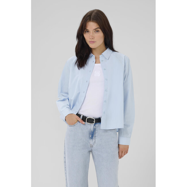 My Essential Wardrobe 02 THE SHIRT Cashmere Blue