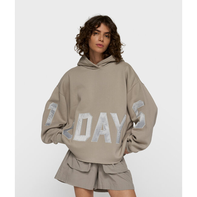 10Days statement logo hoodie fog
