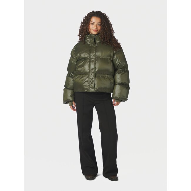 NEO NOIR Rhea Shiny Puffer Jacket Olive