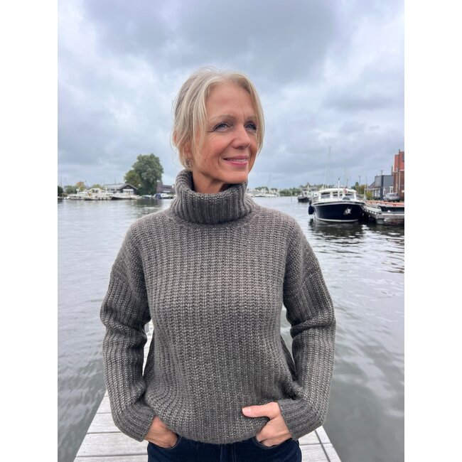 Fisherman out of Ireland BOXY RIBBED POLO NECK DARK KHAKI (09)