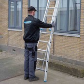 Eurostairs Opsteek ladder dubbel uitgebogen 2x16 sporten + gevelrollen Eurostairs Opsteek ladder dubbel uitgebogen 2x16 sporten + gevelrollen