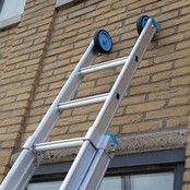 Eurostairs Opsteek ladder dubbel uitgebogen 2x16 sporten + gevelrollen Eurostairs Opsteek ladder dubbel uitgebogen 2x16 sporten + gevelrollen