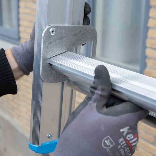 Eurostairs Opsteek ladder dubbel uitgebogen 2x18 sporten + gevelrollen Eurostairs Opsteek ladder dubbel uitgebogen 2x18 sporten + gevelrollen