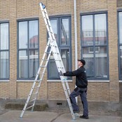 Eurostairs Reform ladder driedelig uitgebogen 3x7 sporten