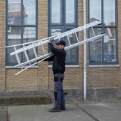 Eurostairs Reform ladder driedelig uitgebogen 3x10 sporten + gevelrollen Eurostairs Reform ladder driedelig uitgebogen 3x10 sporten + gevelrollen