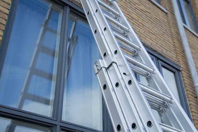 Eurostairs Opsteek ladder driedelig recht 3x14 sporten + gevelrollen