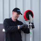 Kamersteiger compact module 1+2+3 75x150 5,8m werkhoogte rubber wiel met stalen spindel Kamersteiger compact module 1+2+3 75x150 5,8m werkhoogte rubber wiel met stalen spindel