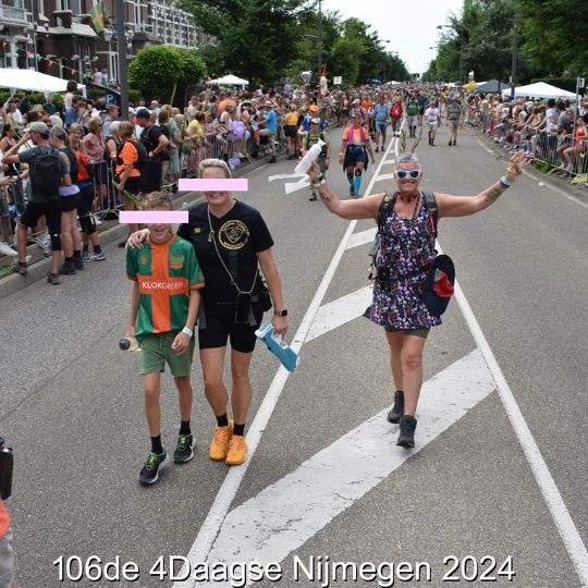 NUUMUU in de Nijmeegse Vierdaagse
