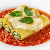 Glutenvrije cannelloni met spinazie, ricotta en tomatensaus