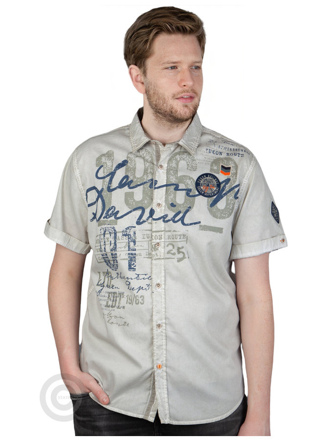 Chemise à manches courtes Camp David ® avec look usé et imprimé d'étiquettes