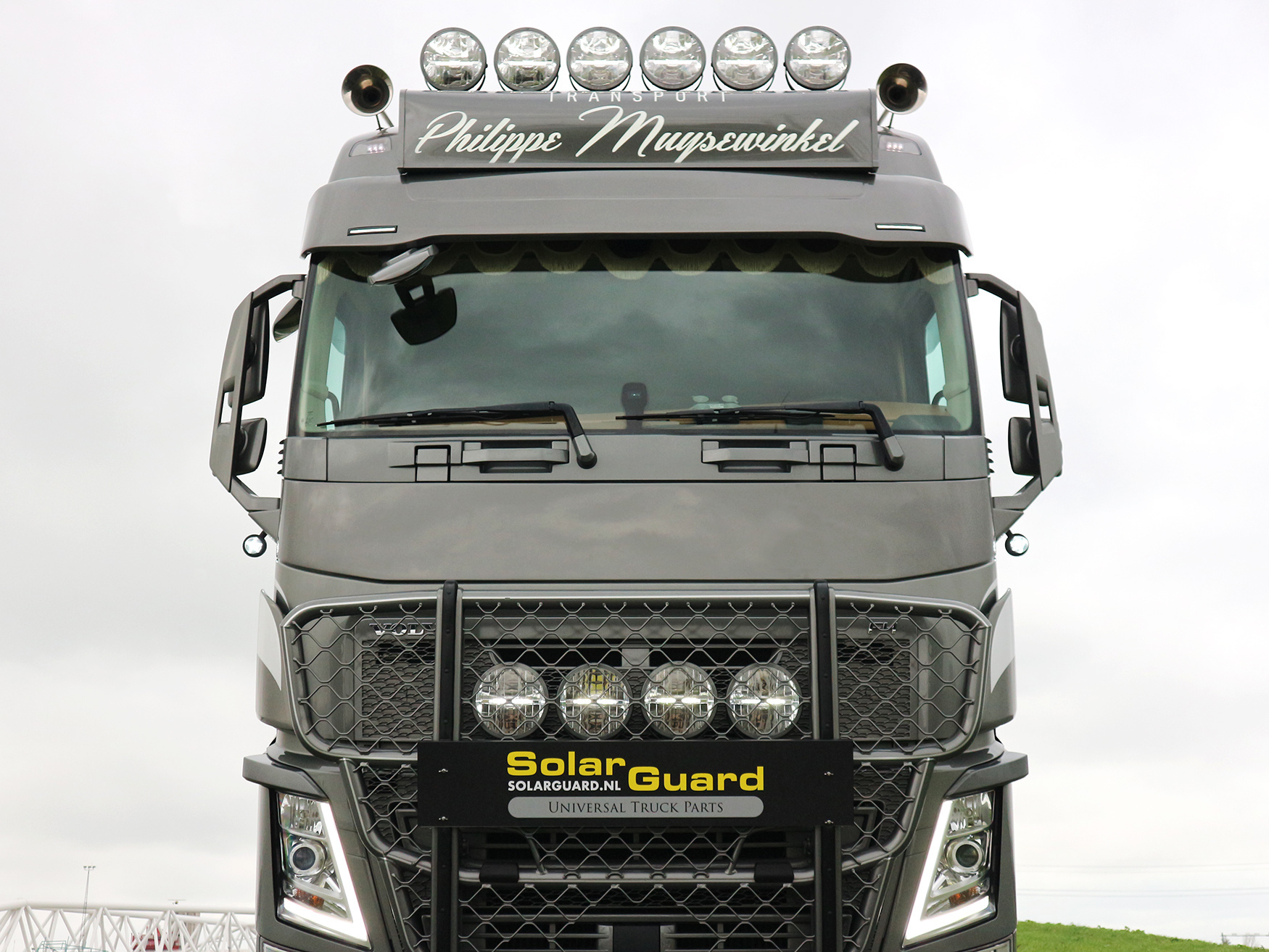volvo fh5 - Solarguard Exclusive Truck Parts