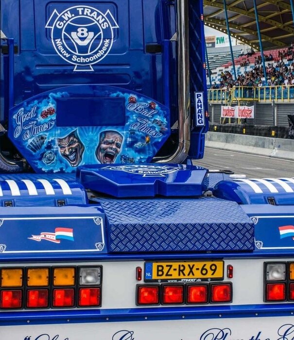 Show Cover 5th wheel