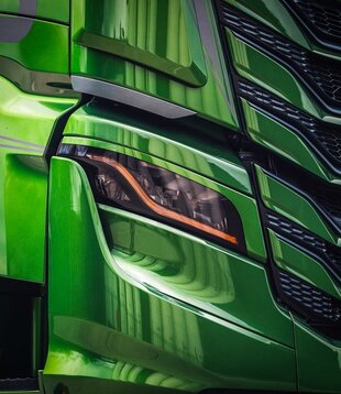 Iveco S-Way Orange DRL